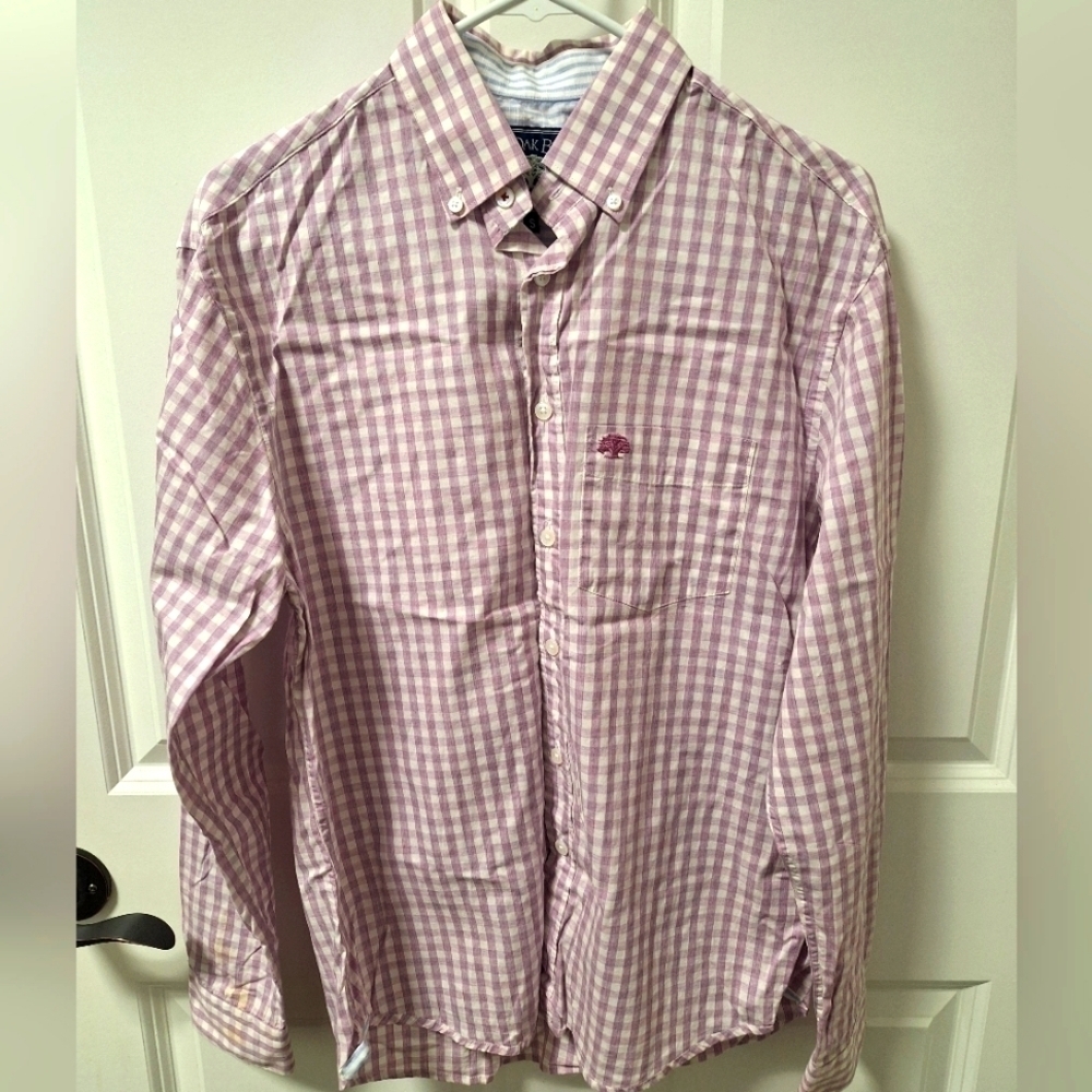 A Live Oak Brand men's long sleeve button-down shirt in a size small.